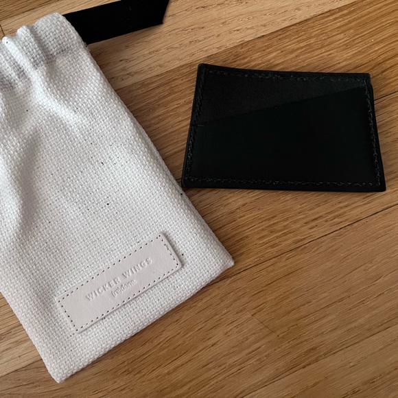 Wicker Wings Cardholder - Picture 2 of 3